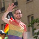 Senator Scott Wiener bei Trans-March bedrängt und vertrieben