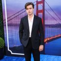 Nick Robinsons Nacktszene macht Netflix-Romcom zum Hit