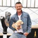 Luke Evans setzt Zeichen für Pride
