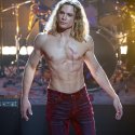 The Vampire Lestat startet mit queerem Rockstar-Lestat