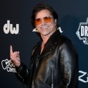 John Stamos sehr freizügig
