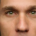 Mann mit grünen Augen