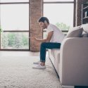 Allein in der Wohnung