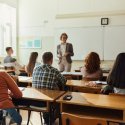 Lehrer und LGBTIQ+-Schüler