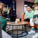 So erkennst du echte LGBTQ+-Unterstützung und durchschaust Pinkwashing // © Anchiy
