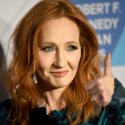 J.K. Rowling postet entwürdigendes Foto einer trans* Frau