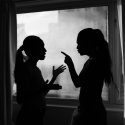 Gewalt unter Frauen 