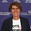 Bettina Böttinger ist happy 