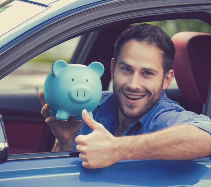 Beim Autokauf kann man viel Geld sparen // © SIphotography