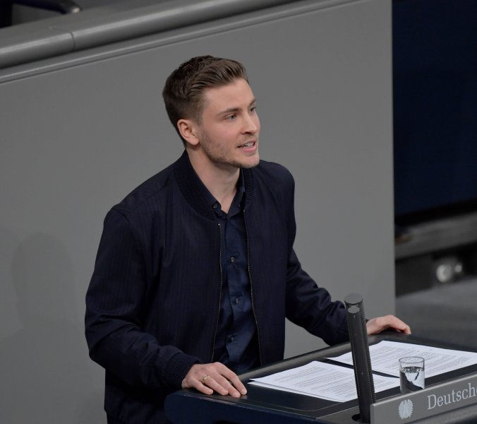 Jannik Schümann bei einer Lesung im Deutschen Bundestag (Archivbild)