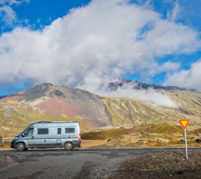 Island individuell entdecken: queerfreundliche Reisetipps mit dem Wohnmobil oder Mietwagen © Michael Warren