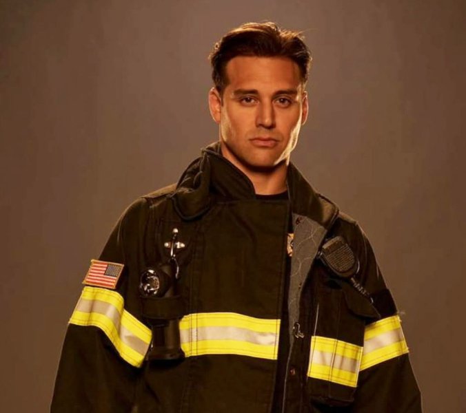 Ryan Guzman deutet Romanze in neuer Staffel bei „9-1-1“ an