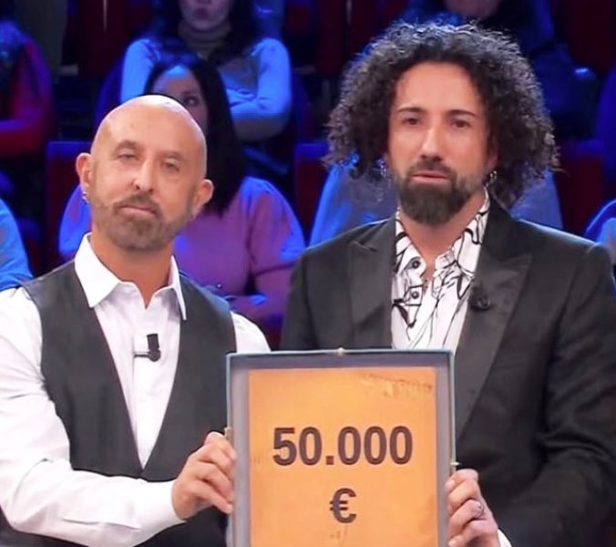Italien-TV: Schwules Paar gewinnt 50.000 Euro