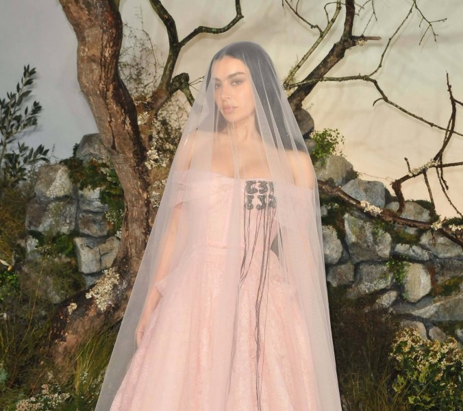 „Wuthering Heights": Filmstart und Musik von Charli XCX