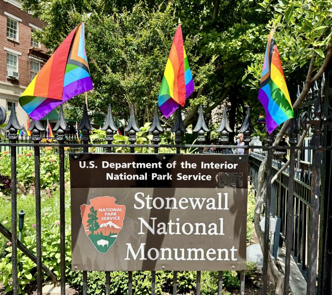 NY: Rückkehr der Pride-Flagge an Stonewall-Denkmal gefordert