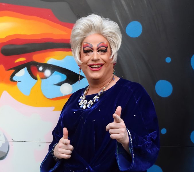 Ken Reise alias Julie Voyage 