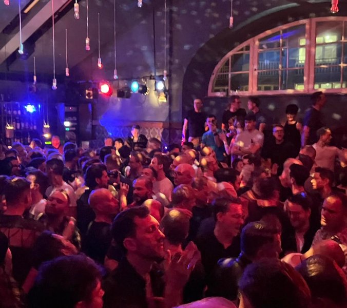 DARE! bringt 80s Vibes 