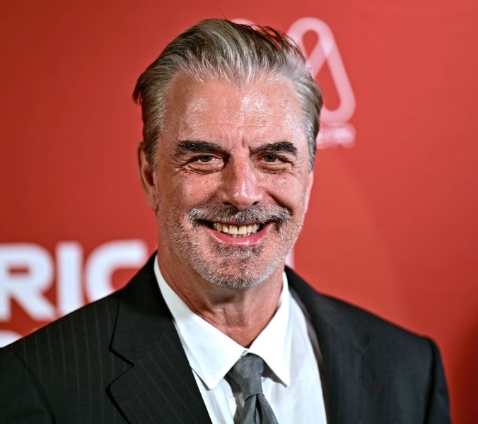"Mr. Big": Chris Noth versteigert Gucci-Anzug