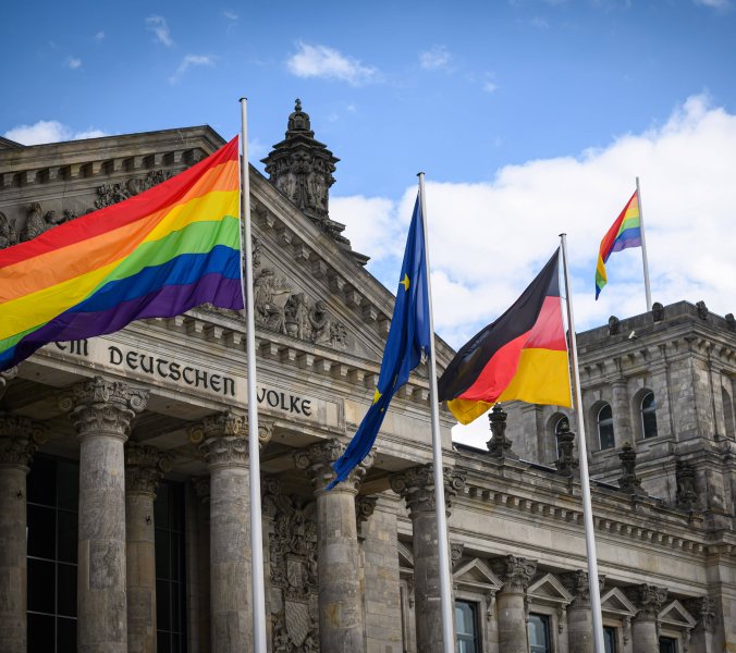 Neue Debatte um Pride-Flagge