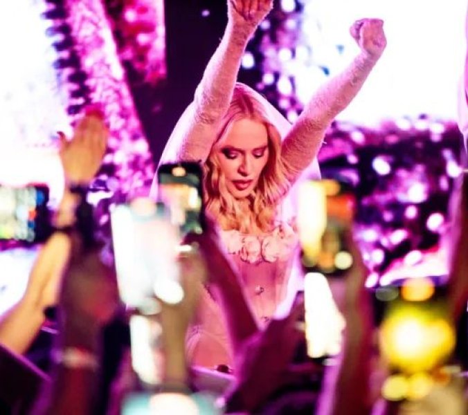 Madonna überrascht Fans im West Hollywood Club