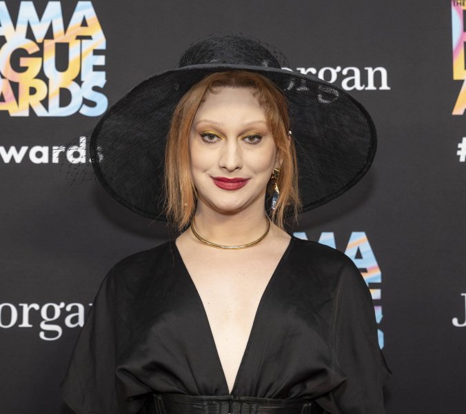 Jinkx Monsoon verflucht US-Präsident am Trump Tower