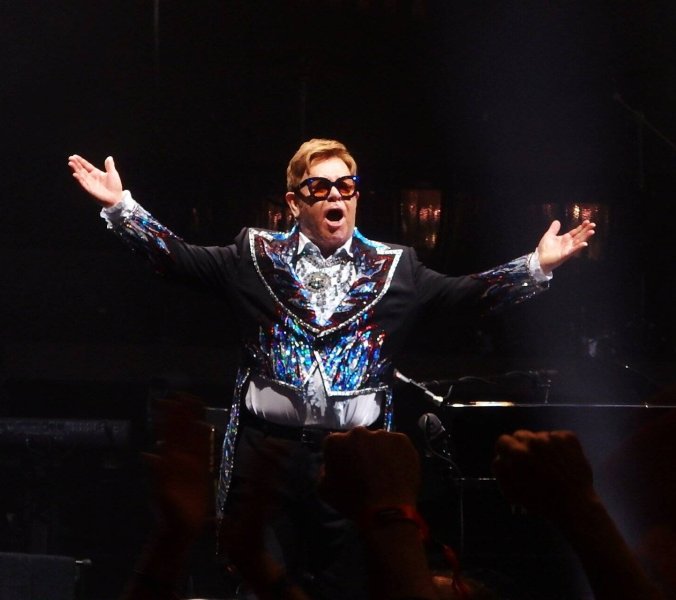 Elton John startet Pride-Podcast mit LGBTIQ+-Ikonen