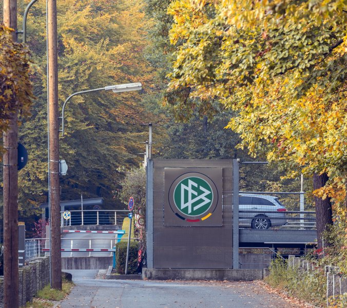 DFB zeigt Flagge für Vielfalt