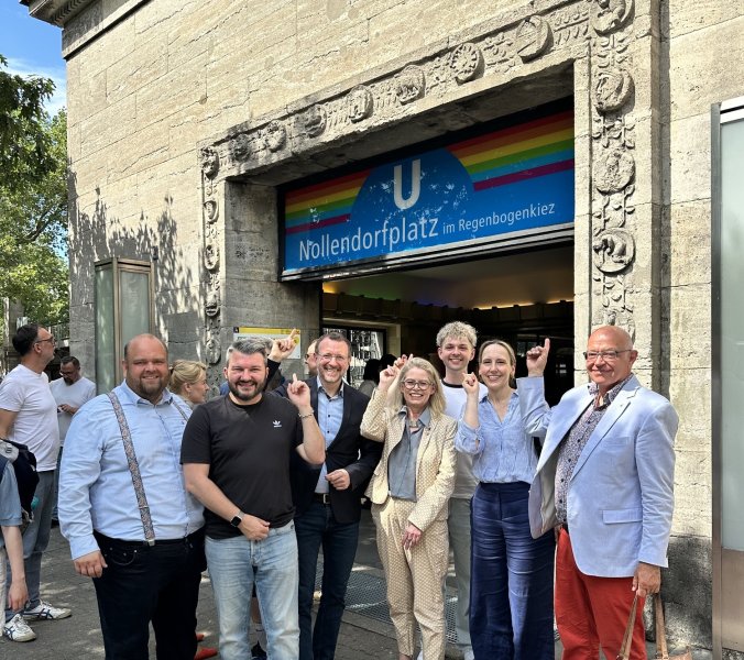 Nollendorfplatz heißt jetzt offiziell „im Regenbogenkiez“