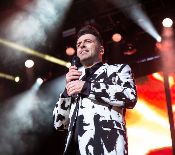 Westlife-Star verklagt Chirurgen