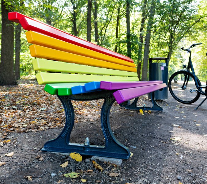 Regenbogenbank erneut beschädigt