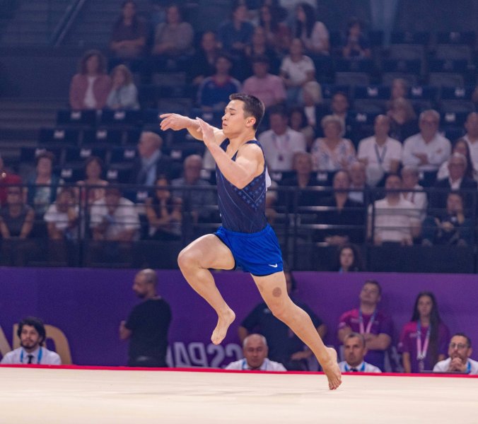 Cooper Kim holt Gold