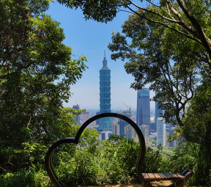 Taipei 101 und die Skyline von Taipeh, aufgenommen vom Elephant Mountain am 22. Juni 2026